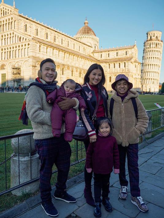 Tak hanya penampilan Betrand Peto saja yang jadi sorotan. Akan tetapi putri bungsu dari pasangan Ruben Onsu dan Sarwendah juga sukses mencuri perhatian publik. Pasalnya, para netizen cukup gemas dengan pose dari Thania Onsu. (Liputan6.com/IG/@ruben_onsu)