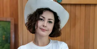 Artis senior Roweina Umboh mengaku bangga saat dirinya dihujat masyarakat berkat kelakuannya menganiaya seorang anak. Ia menilai bahwa akting yang diperankan berhasil. (Adrian Putra/Bintang.com)