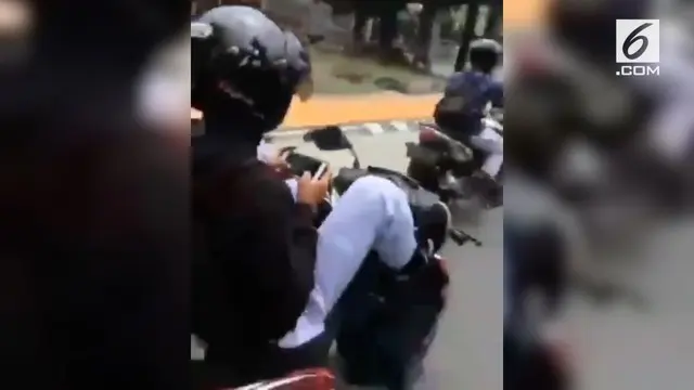 VIDEO: Viral, Pelajar Kendarai Motor Lepas Tangan