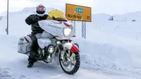 Pecahkan Rekor, Biker Ini Lintasi Lima Benua Selama 119 Hari