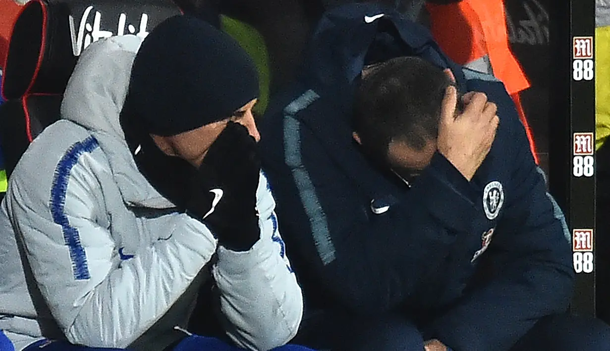 Ekspresi Manajer Chelsea, Maurizio Sarri (kanan) selama laga melawan Bournemouth pada lanjutan pekan ke-24 Premier League 2018-2019 di Bournemouth, Inggris, Rabu (30/1). Chelsea kalah 4-0. (Glyn KIRK/AFP)