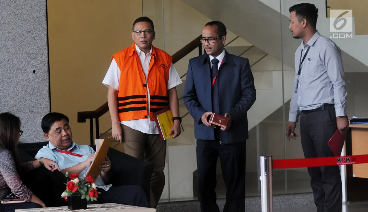 Mantan Kapusdatin Setjen Kemendagri, Dudy Jocom seusai menjalani pemeriksaan di Gedung KPK, Jakarta, Kamis (21/6). Dudy Jocom merupakan tersangka kasus korupsi pembangunan gedung IPDN TA 2011 di Kabupaten Agam, Sumatera Barat (Merdeka.com/Dwi Narwoko)