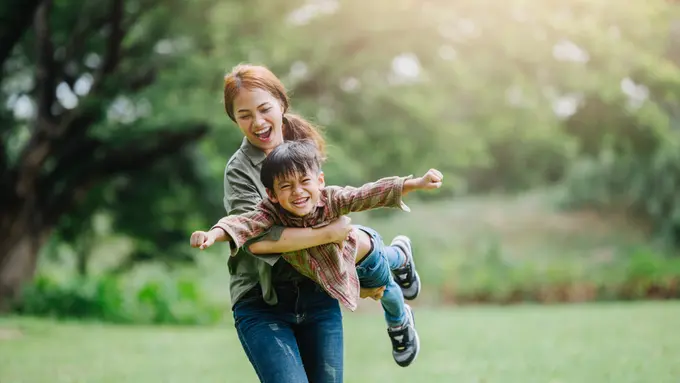 Ragam Aktivitas Sederhana untuk Stimulasi Motorik Buah Hati, Maksimalkan Tumbuh Kembangnya Yuk!