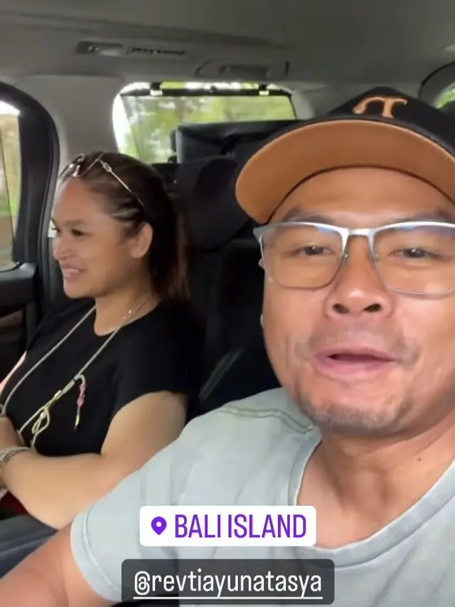 Seru Liburan Berdua, Ini 6 Potret Mesra Wendy Cagur dan Istri di Bali