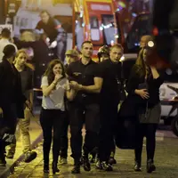 Video ini menjadi bukti kekejaman para teroris yang dengan tega melukai siapapun orang yang mereka temui di Paris, Perancis. 
