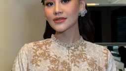 Tak hanya Thariq, Zahwa Massaid juga hadir untuk memberikan dukungan. Kakak Aaliyah itu tampak bangga melihat adiknya tetap bersinar meski tengah berbadan dua. Keakraban keduanya terlihat jelas dalam interaksi hangat usai acara. (Liputan6.com/IG/@aaliyah.massaid)