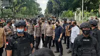 Pangdam Jaya, Kapolda, Kabareskrim meninjau lokasi demo di Patung Kuda, Jakarta Pusat, Selasa (20/10/2020). (Liputan6.com/ Ady Anugrahadi)