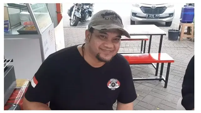 Jarang Tersorot, Ini 7 Potret Terbaru Vicky Rhoma Irama yang Buka Usaha Kuliner