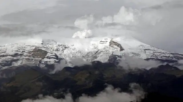 Gunung Nevando del Ruiz (AP)