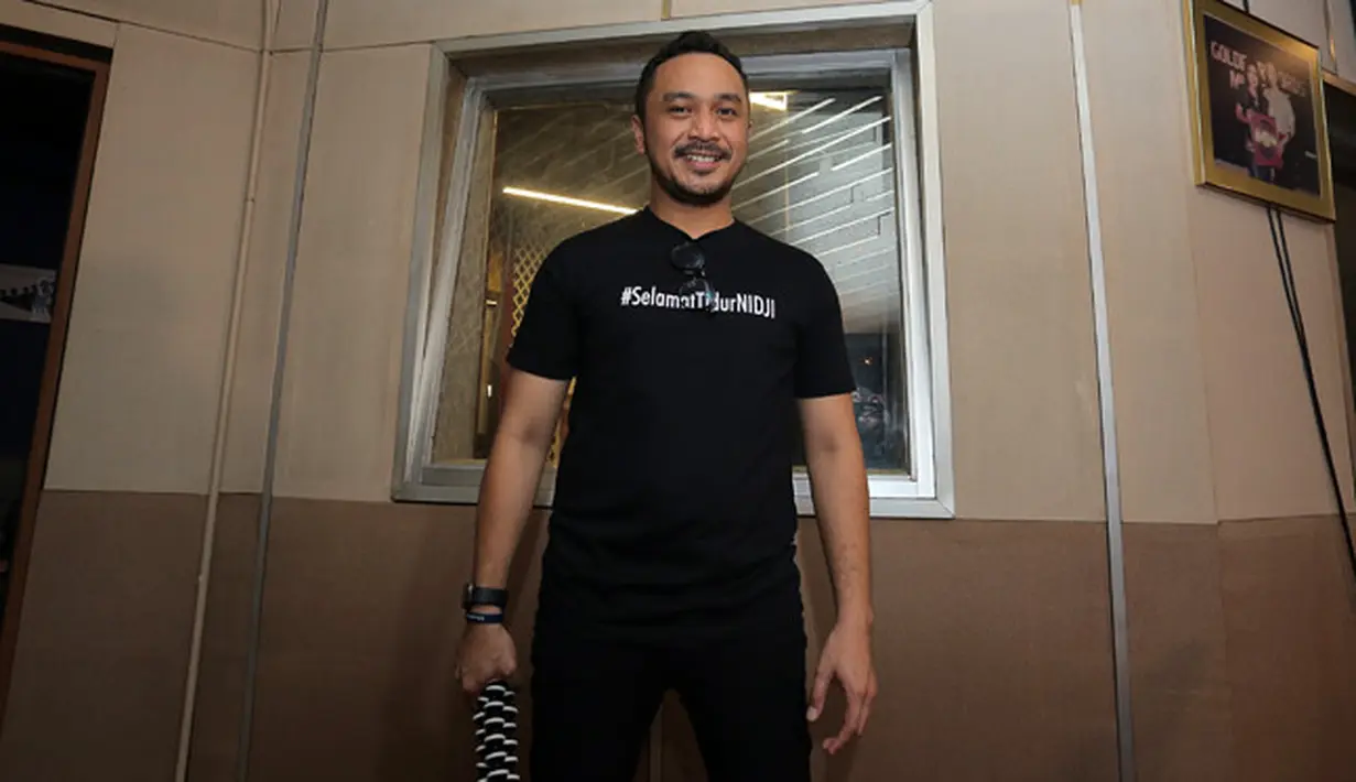 "Waktu itu ada yang belum mengikhlaskan. Pas 31 Desember kita manggung, gue nangis karena dari teman-temen Nidji yang awalnya sangat resistence dan kelihatan tidak ikhlas tiba-tiba hari itu mereka bener-benar mengikhlaskan," ujar Giring.