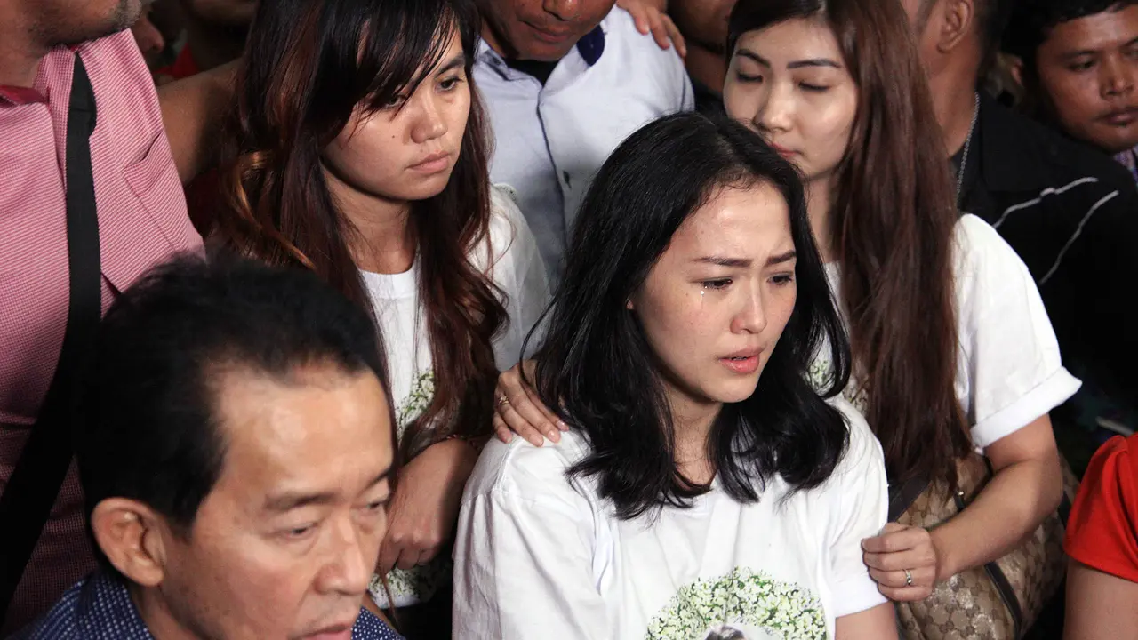 Jessica Divonis 20 Tahun, Keluarga Mirna Menangis