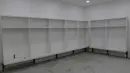 Suasana ruang ganti di Stadion Rizal Memorial, Manila, Senin (25/11). Meski akan digunakan besok untuk cabang sepak bola SEA Games 2019 namun kondisinya masih belum layak. (Bola.com/M Iqbal Ichsan)
