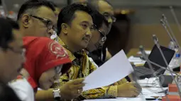 Menteri Pemuda dan Olahraga, Imam Nahrawi menghadiri rapat kerja dengan Komisi X DPR di gedung DPR RI, Senayan, Jakarta, Kamis (5/2/2015). Raker ini membahas tentang RAPBN Perubahan 2015 sesuai nota keuangan. (Liputan6.com/Andrian M Tunay)