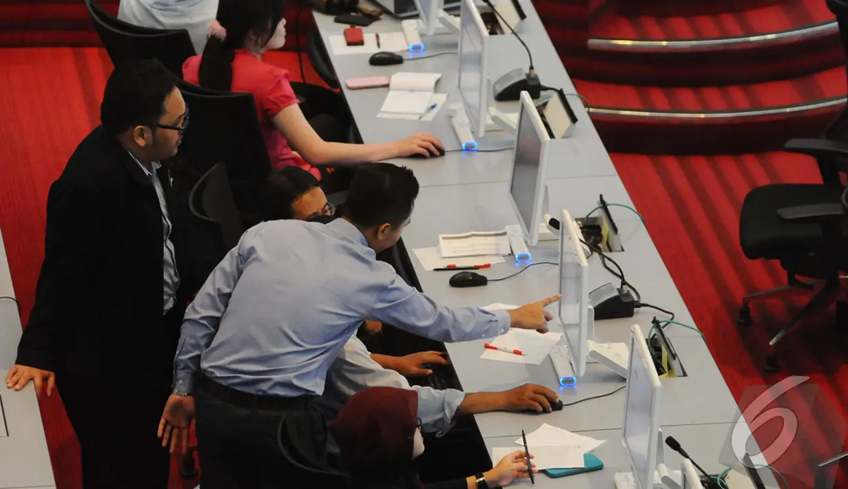 Analis First Asia Capital, David Sutyanto melihat para investor saat ini banyak menaruh harapan besar kepada Presiden Joko Widodo, Jakarta, Rabu (22/10/2014) (Liputan6.com/Andrian M Tunay)