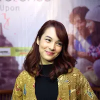 Chelsea Islan pada awalnya mengalami kesulitan saat bersanding dengan aktor dan aktris Jepang, namun obrolan tentang makanan dan budaya masing-masing menjadikan chemistry tersebut. (Nurwahyunan/Bintang.com)