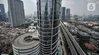 Pemandangan gedung perkantoran dan pusat perbelanjaan di Jakarta, Selasa (5/4/2022). Bank Dunia menurunkan proyeksi pertumbuhan ekonomi Indonesia pada tahun 2022 menjadi 5,1 persen pada April 2022, dari perkiraan sebelumnya 5,2 persen pada Oktober 2021. (merdeka.com/Iqbal S. Nugroho)