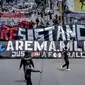 Aremania kembali turun ke jalan pada Minggu (20/11/2022). Mereka menuntun Tragedi Kanjuruhan 1 Oktober diusut tuntas. (Bola.com/Iwan Setiawan)
