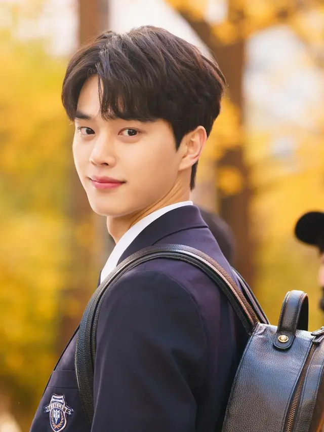 6 Potret Transformasi Gaya Rambut Songkang saat Berperan jadi Pembasmi Monster hingga Iblis Tampan