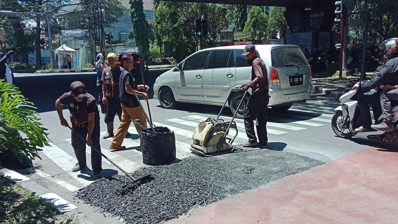 Aspal Jalan Cipaganti