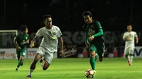 Persebaya Surabaya vs PSS Sleman bertanding dalam Celebration Game di Stadion Gelora Bung Tomo, Surabaya, Sabtu (9/12/2017). (Bola.com/Aditya Wany)