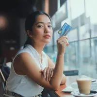 Ilustrasi perempuan belanja/copyrightshutterstock/Mallika Home Studio