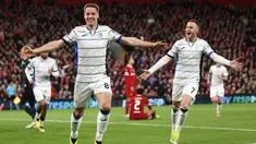 Pemain Atalanta, Mario Pasalic, melakukan selebrasi setelah mencetak gol ke gawang Liverpool pada leg pertama perempat final Liga Europa 2023/2024 di Anfield; Jumat (12/04/2024). The Reds takluk tiga gol tanpa balas. (AFP/Darren Staples)
