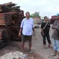 Labora Sitorus di pabrik pengolahan kayu miliknya PT Rotua di Sorong, Papua (Liputan6.com/Katharina Janur)