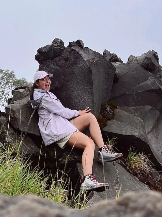 Angela Gilsha ala backpacker cantik (Instagram/angelagilsha)