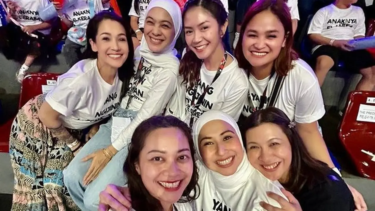 18 Tahun Menikah, Ini 10 Potret Cantik Fifi Karamoy Istri Vincent Rompies