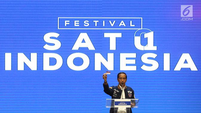 Calon Presiden petahana Joko Widodo saat memberikan pidato politiknya pada acara Festival Satu Indonesia di Istora Senayan, Jakarta, Minggu (10/3). Pada pidatonya Jokowi mengenalkan kartu prakerja bila terpilih. (Liputan6.com/Johan Tallo)