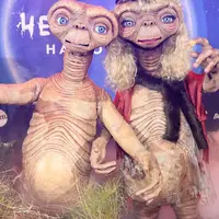 Penampilan Halloween Heidi Klum selalu menjadi sorotan dan sangat dinantikan setiap tahunnya. Tahun ini, ia meniru karakter Alien E.T. [IG: @justjared].
