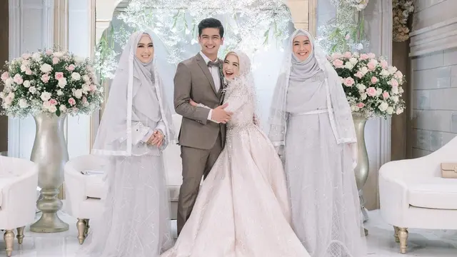 Potret 6 Artis Didampingi Saudaranya saat Menikah, Penuh Kebahagiaan