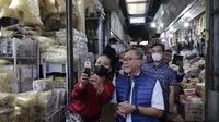 Menteri Perdagangan Zulkifli Hasan saat memantau harga barang kebutuhan pokok di Pasar Gede, Surakarta, Jawa Tengah, Kamis (15/9/2022).