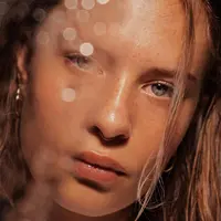 Semua perempuan menginginkan kulit wajah yang awet muda, maka dari itu sejak remaja mereka sudah merawat kulit wajahnya (Foto: Unsplash.com/Fleur Kaan)