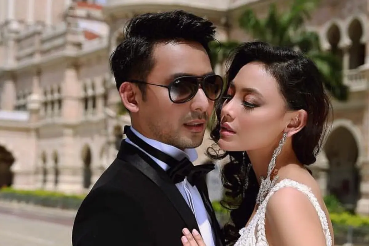 [Bintang] 8 Potret Romantis Whulandary Herman dan Nik Ibrahim