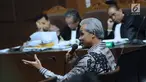 Mantan Wakil Ketua Komisi II DPR yang juga Gubernur Jawa Tengah, Ganjar Pranowo memberi kesaksian dalam sidang lanjutan dugaan korupsi pengadaan e-KTP dengan terdakwa, Setya Novanto di Pengadilan Tipikor, Kamis (8/2). (Liputan6.com/Helmi Fithriansyah)