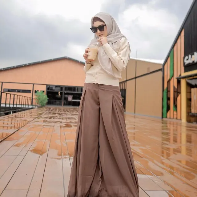 6 Potret Kiki Amalia Tampil dengan Hijab, Curi Perhatian