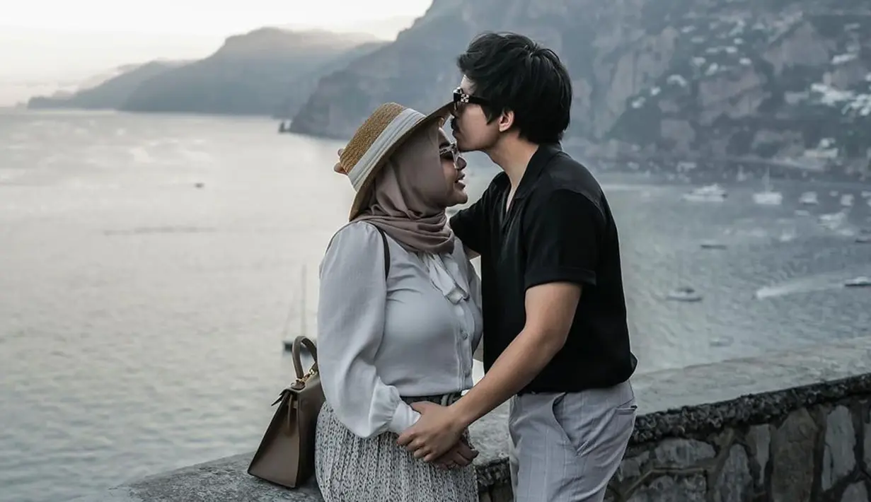 Sebelumnya, Aurel Hermansyah sendiri mendapat kejutan ulang berupa trip ke Italia dari sang suami, Atta Halilintar. Melalui media sosial, keduanya membagikan momen perjalanan liburan keluarga. (Liputan6.com/IG/@aurelie.hermansyah)
