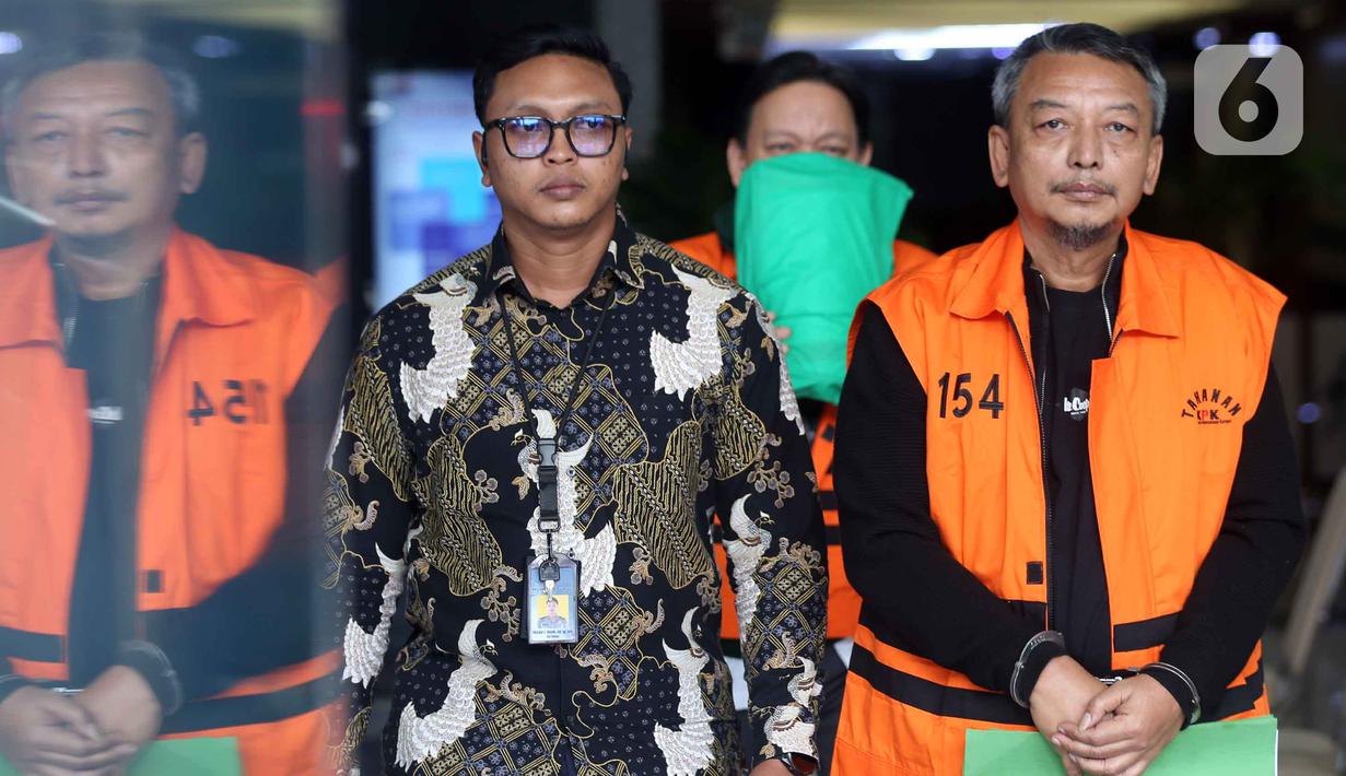 I Wayan Eka Mariarta sempat mengajukan permohonan praperadilan di Pengadilan Negeri Jakarta Selatan, namun gugatannya ditolak pada 20 April 2026. Tampak dalam foto, tersangka kasus dugaan korupsi sengketa lahan, I Wayan Eka Mariarta (kanan), usai menjalani pemeriksaan lanjutan di Gedung Merah Putih Komisi Pemberantasan Korupsi (KPK), Jakarta, Selasa (5/5/2026). (Liputan6.com/Helmi Fithriansyah)