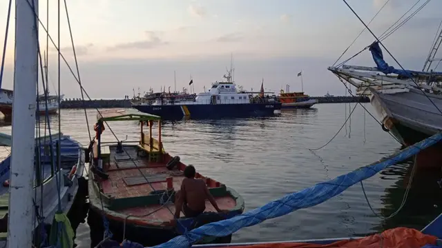 KKP menangkap lima kapal tidak memiliki perizinan yang sah dan mengoperasikan alat tangkap yang dilarang Pemerintah. Dok KKP