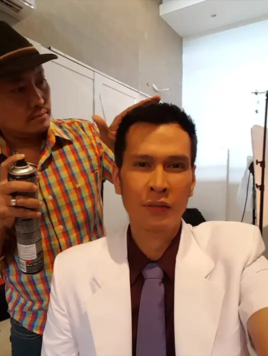 Sebagai dokter, Ryan Thamrin fokus menangani masalah seksologi dan kesehatan reproduksi. Hal ini ia pelajari saat menempuh pendidikan di Mahachulalong Kornrajavidyalaya University, Bangkok, Thailand. (Twitter.com/ryanthamrin)