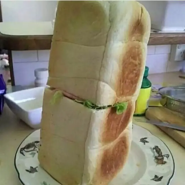 6 Potret Roti Isi Sayur Ini Pelit Banget, Makannya Jadi Kurang Menikmati