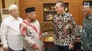 President Director & CEO Indosat Ooredoo Chris Kanter berbincang dengan  Ketua Umum Pengurus Besar Nahdlatul Ulama (PBNU) KH Said Aqil Siroj usai pertemuan di Kantor Pusat PBNU, Jakarta, Jumat (28/12). (Liputan6.com/HO/Eko)