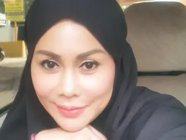 Nama Vera Zanobia pastinya sudah tak asing lagi bagi publik Tanah Air. Ya, wanita yang akrab disapa Mak Vera ini dulunya dikenal sebagai menajer mendiang Olga Syahputra. (FOTO: instagram.com/makverazanobia/)