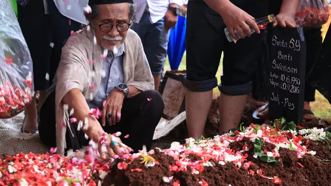 [Bintang] Pemakaman Shinta Muin