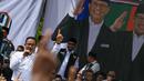 Kehadiran Anies Baswedan di Bumi Rencong mendapat sambutan meriah dari pendukungnya. (CHAIDEER MAHYUDDIN/AFP)
