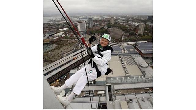 Gaya 7 Lansia Bak Anak Muda