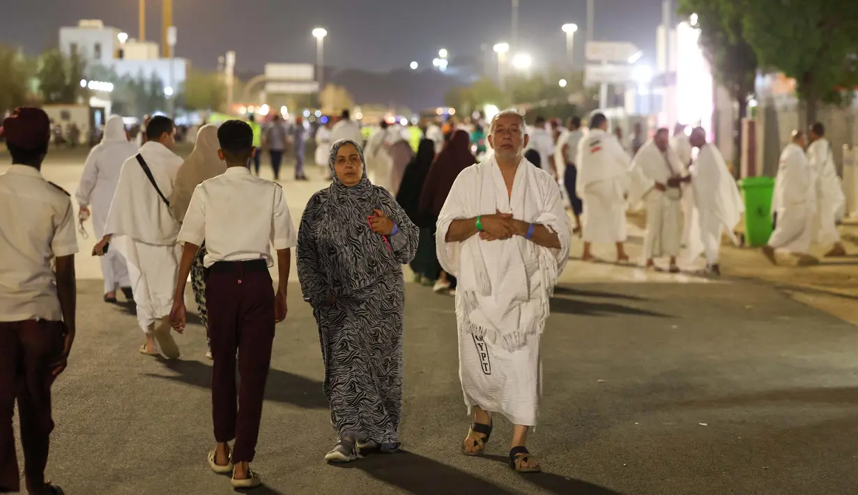 Diketahui, ada sekitar dua juta Muslim dari berbagai tempat di dunia memulai perjalanan spiritual ibadah haji mereka di Arab Saudi pada Rabu. (Foto oleh AFP)