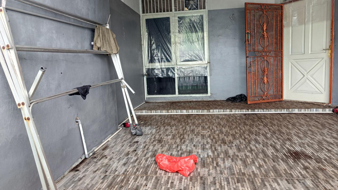 Rumah lokasi satu keluarga tewas di Kalideres, Jakarta Barat. (Merdeka/Rahmat Baihaqi)