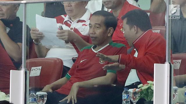 Pakai Jersey Timnas, Jokowi Tonton Pertandingan Final Piala Presiden 2018